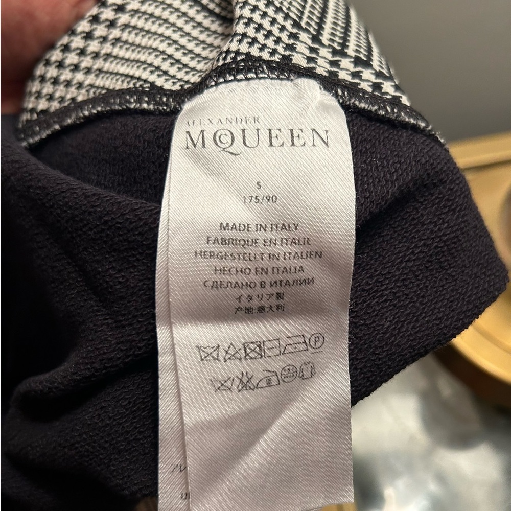 AUTHENTIC Men’s Alexander McQueen Sweater with Houndstooth and Skull SZ Small